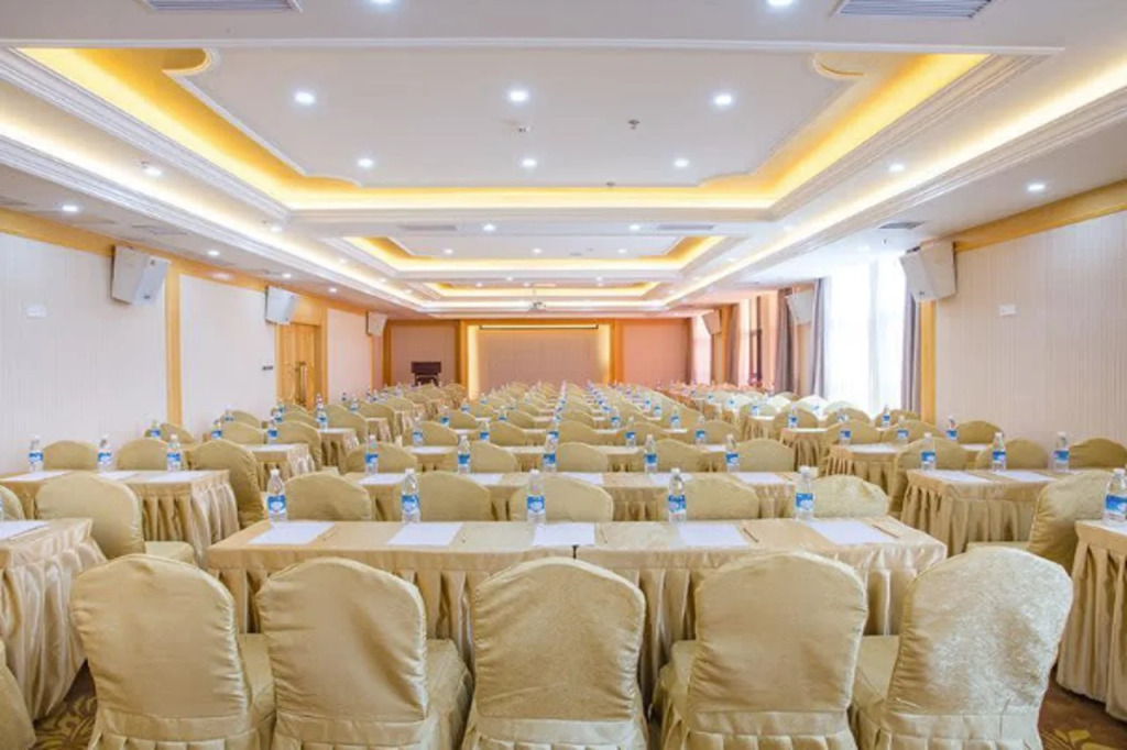 Vienna Hotel (Chengdu Xinfan Furniture City)