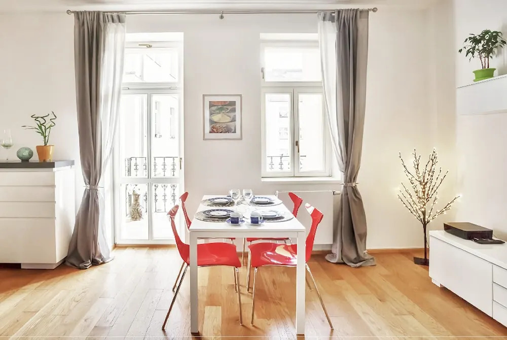 Charming Two-Bedroom Apartment Next To The Emmaus Abbey
