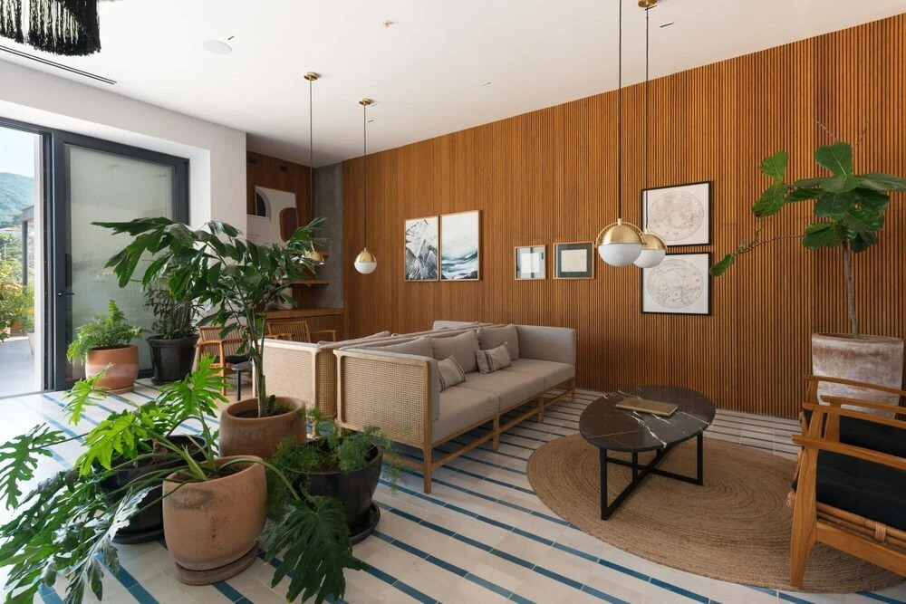 Sail View-709 Spacious Condo Romantic Zone Ocean Views