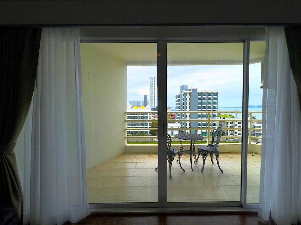Sea View Studio - Jomtien Beachfront - View Talay 8