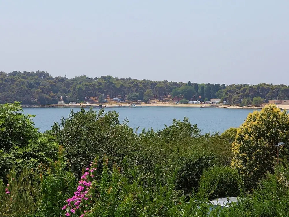 Apartment in Pula With Garden