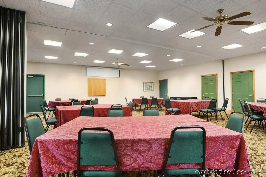 Country Inn & Suites by Radisson, Kalamazoo, MI