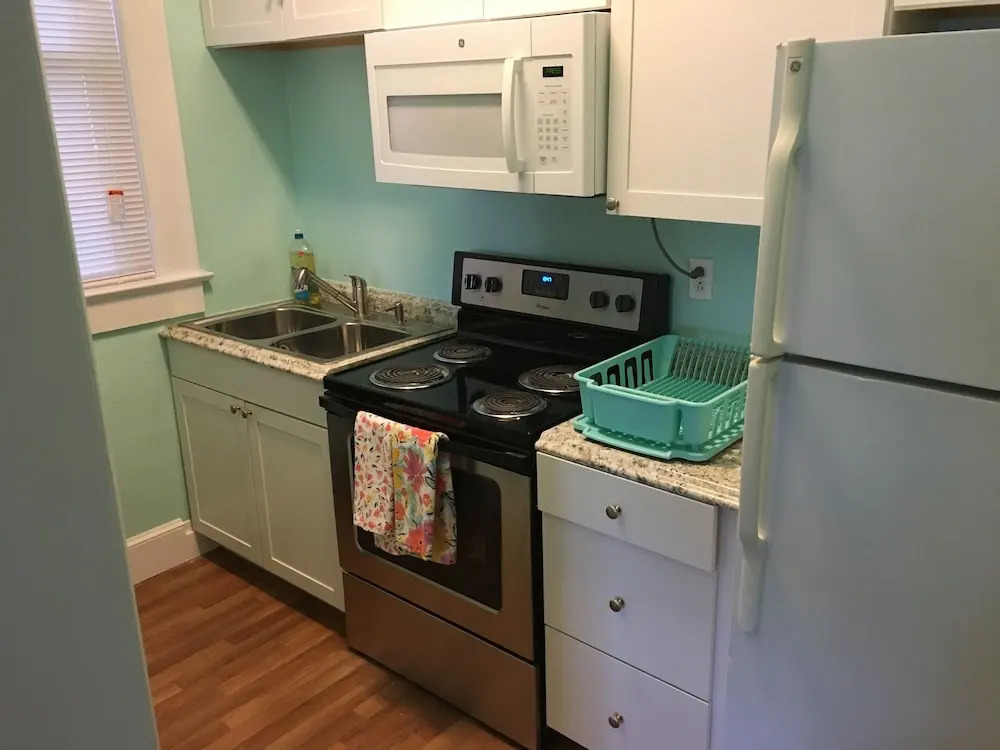 Cozy Bay View Oceanside 1 Bedroom Cottage by RedAwning
