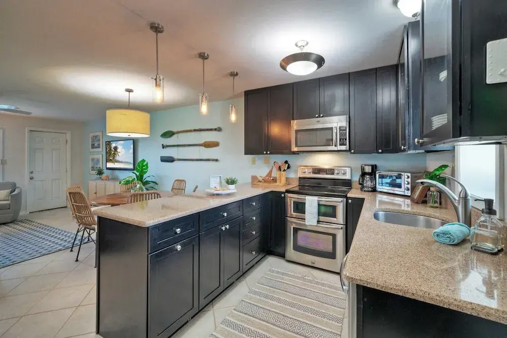 Sleeps 16 2 Beachfront Condos, Pool+pickleball+tennis Island Retreat Complex