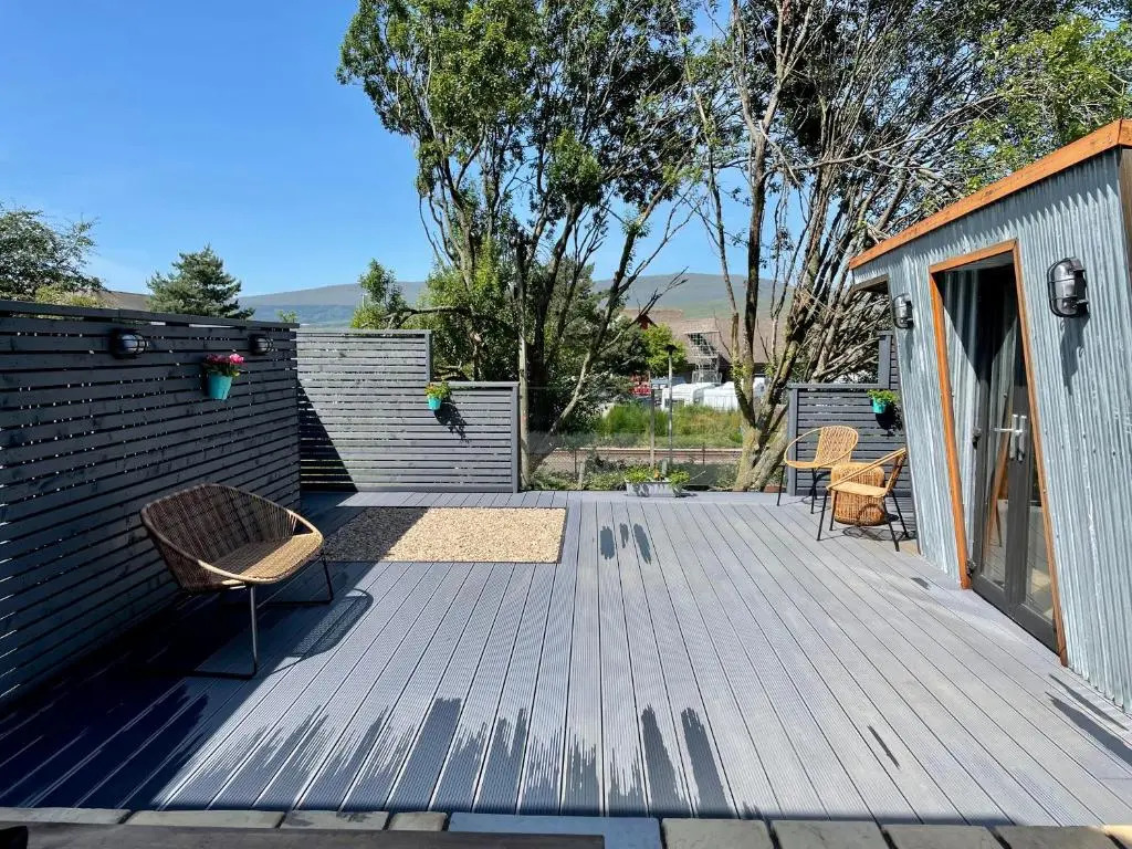 Stylish, Central Studio with Kitchen & Large Deck