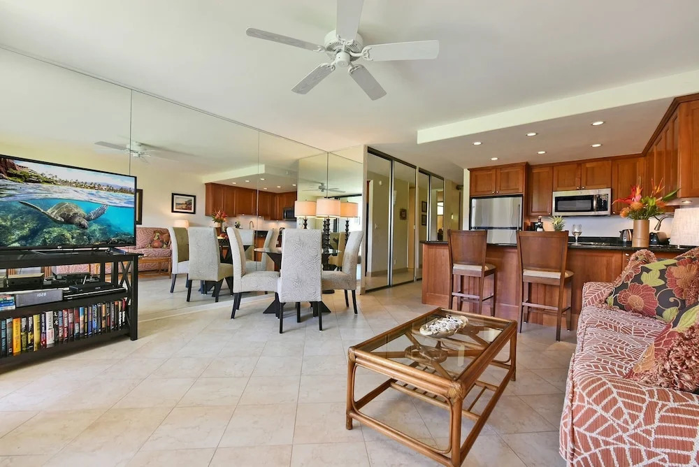 Papakea #e207 1 Bedroom Condo by RedAwning