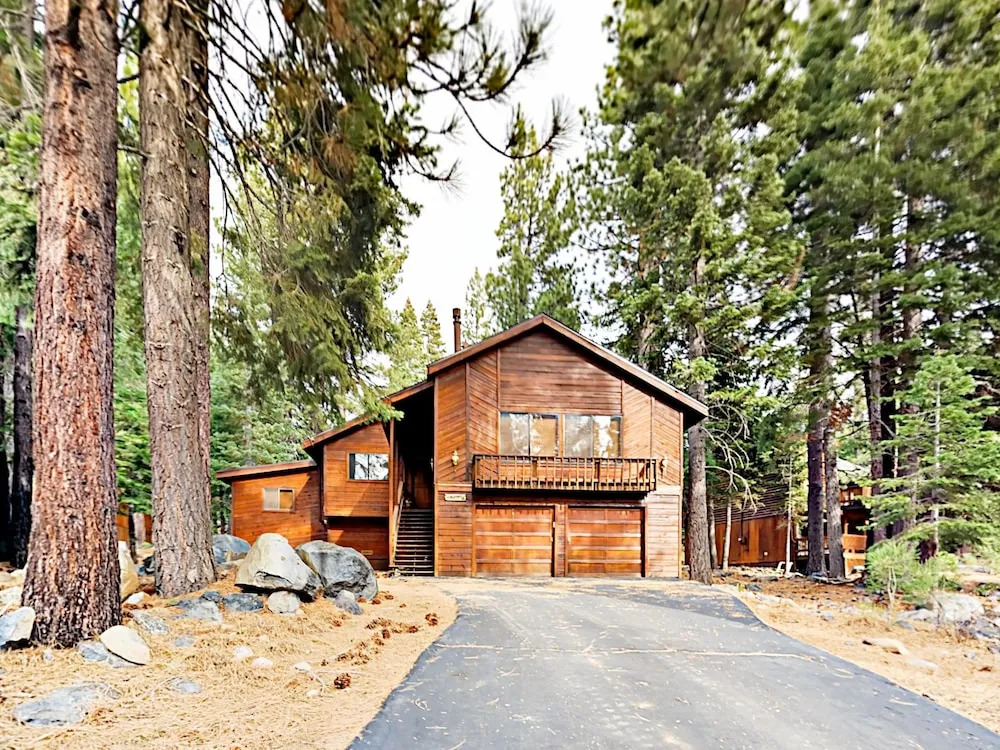 4BR 3BA Tahoe Donner House by RedAwning