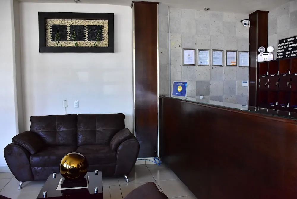 Hotel Suite Azomali