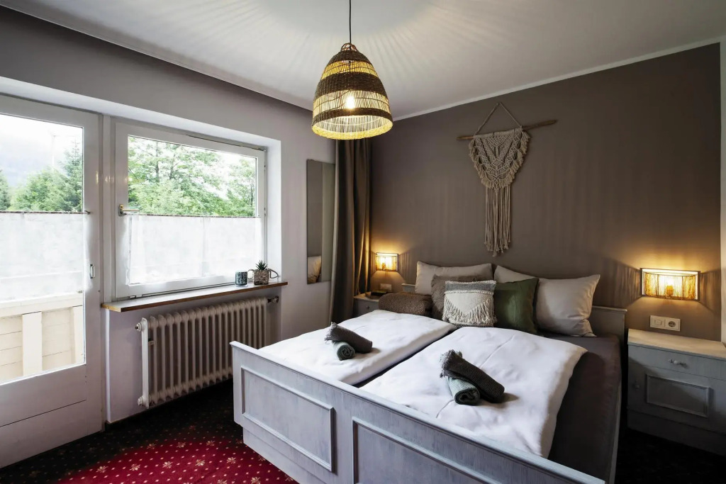 PineTree Lodge