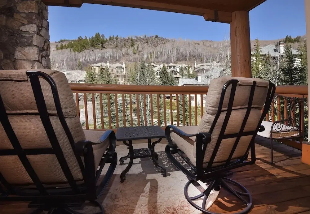 Bright Ski In/out  3br 3.5ba 3 Bedroom Condo by RedAwning