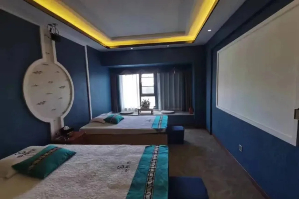 Vienna Hotel (Kunming Municipal Government Chunrong Street Subway Station)
