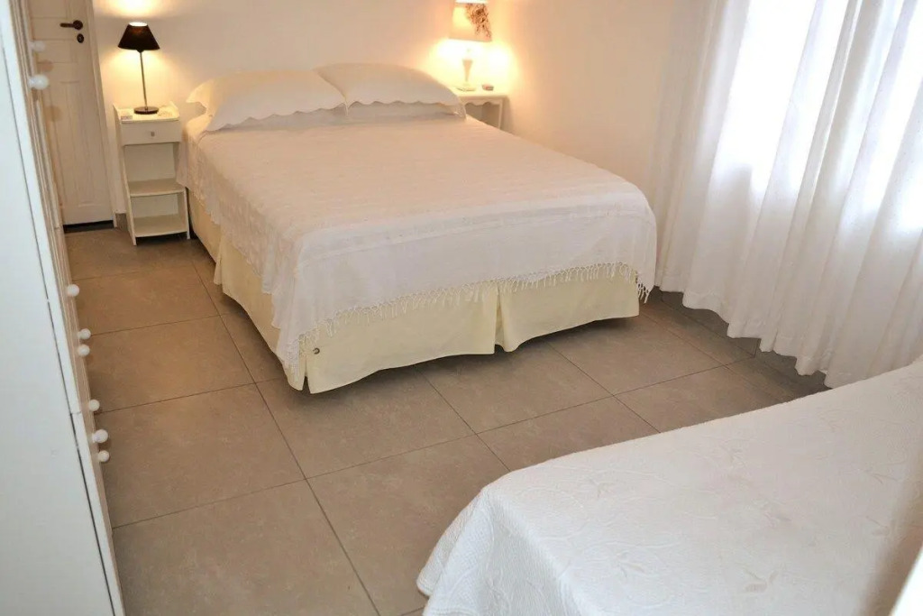 Nova, piscina exclusiva, 350 m. de Camburizinho