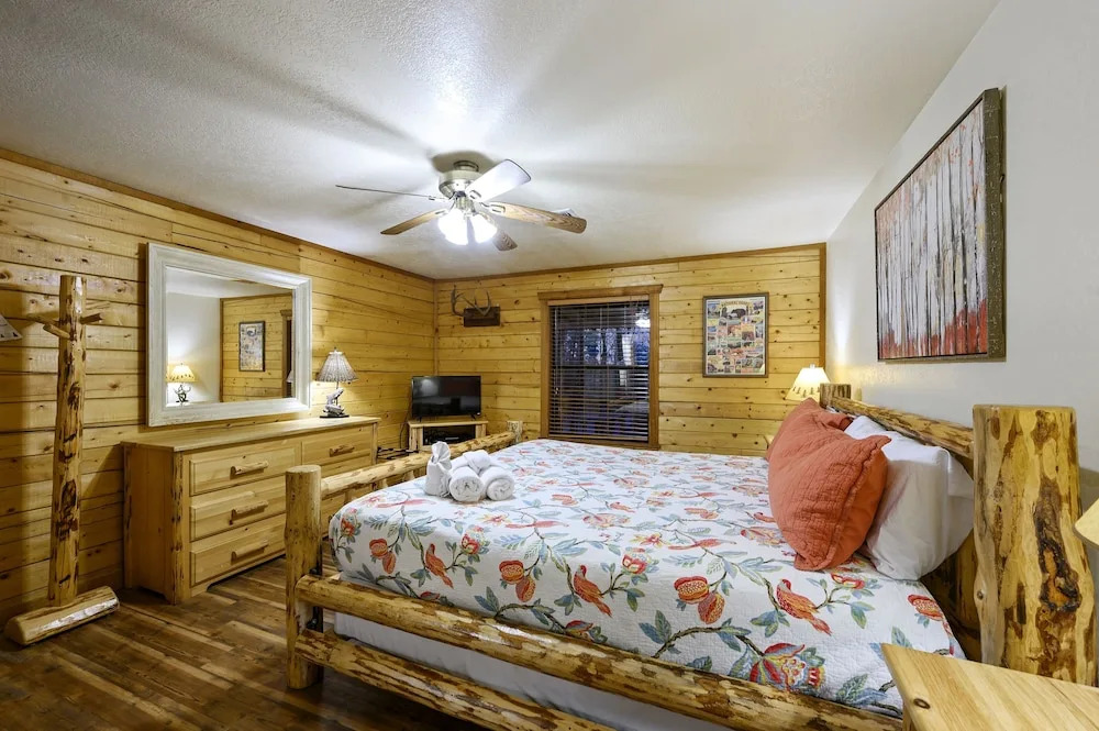 Lacey Dogwood Family Cabin With Free Wifi and Private BBQ by Redawning