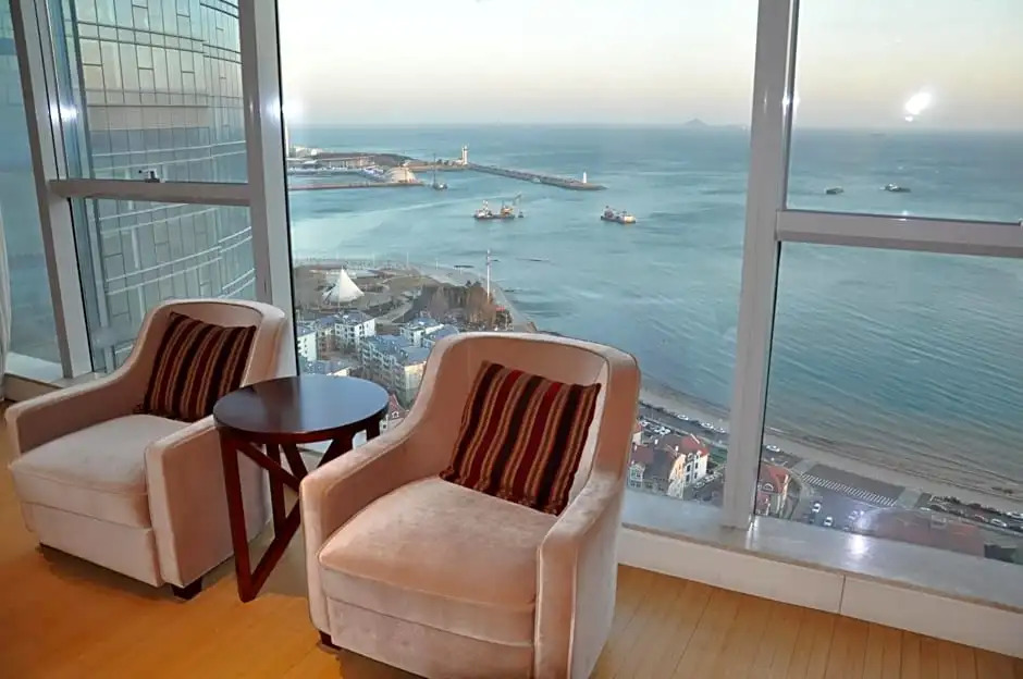 Qingdao Jinshan We+ Holiday Apartment (Wusi Square)