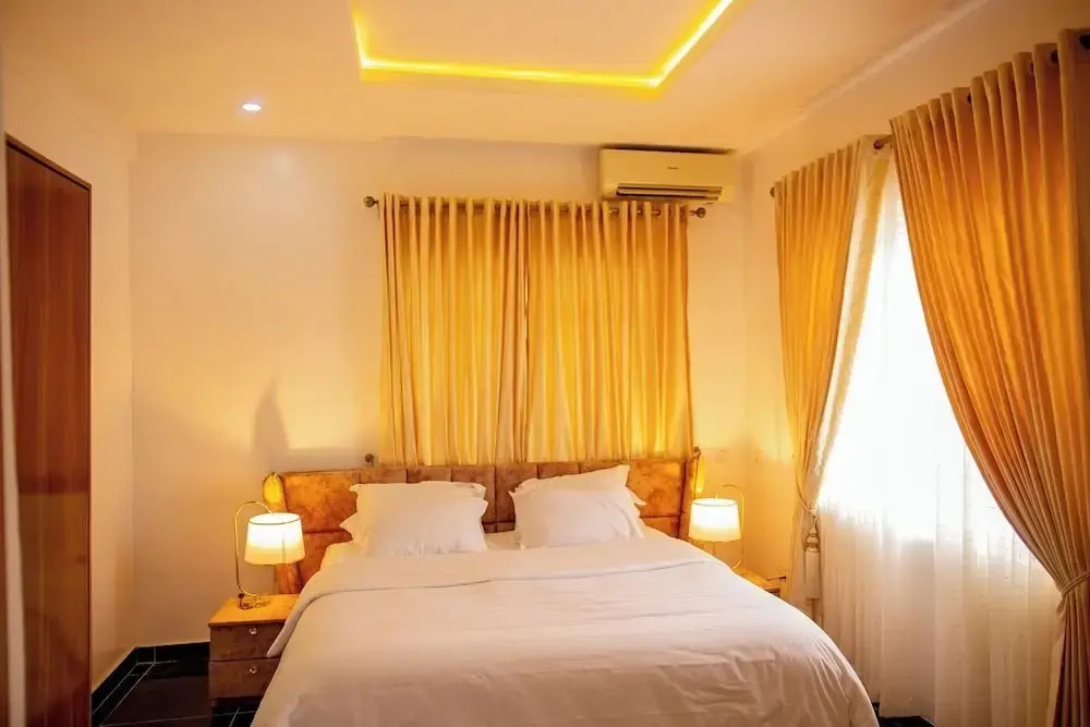 Brix Royale Suites