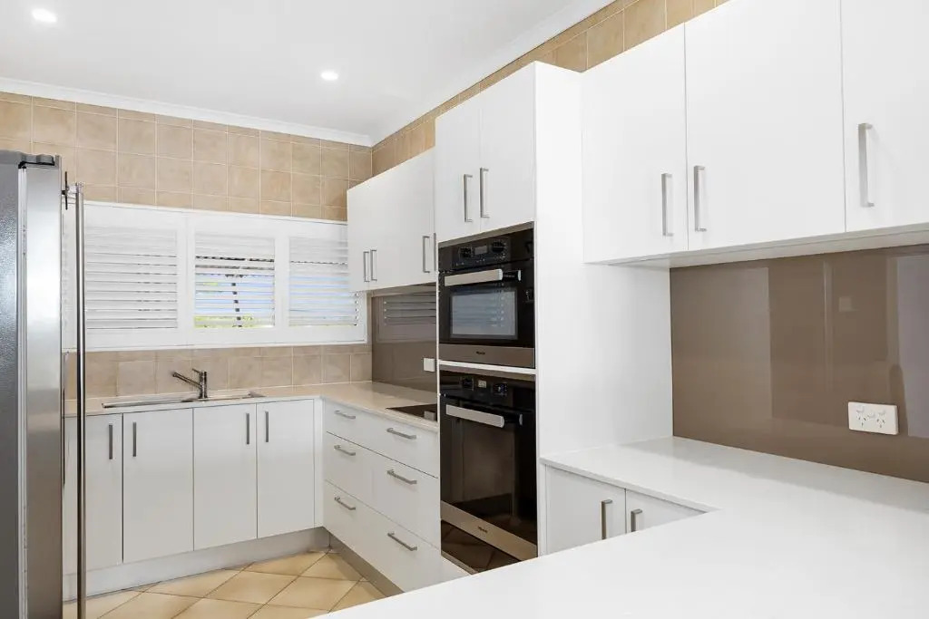 Commodore Apartment 8