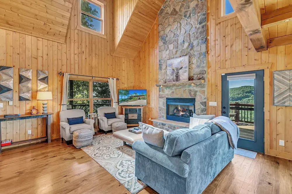 4 Mi to Sapphire Ski! Mtn-view Cabin w/ Deck