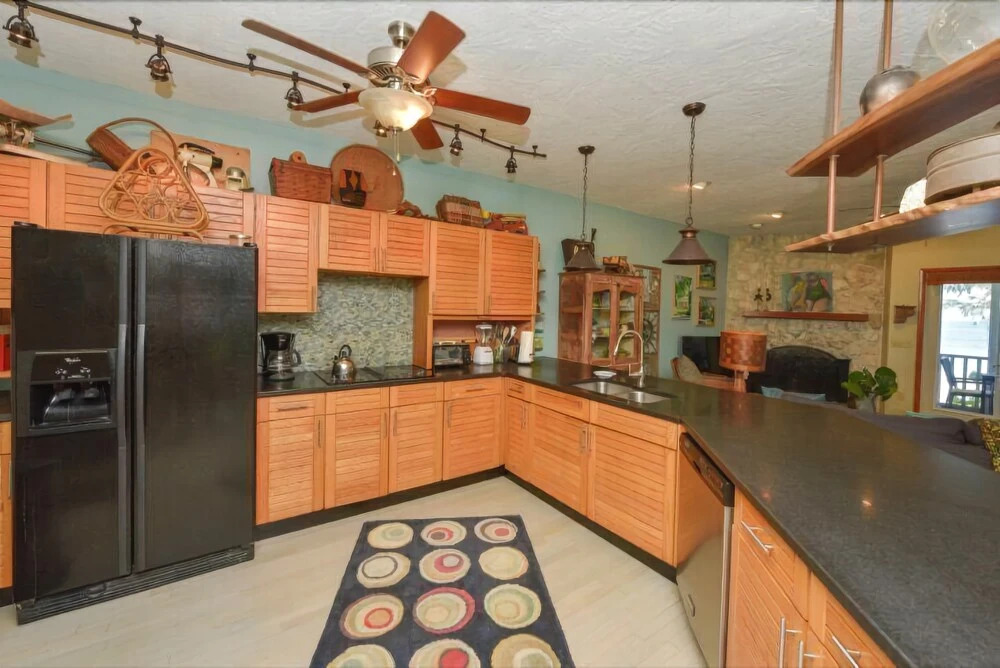 2903 Avenue F 3 Bedroom Home by RedAwning