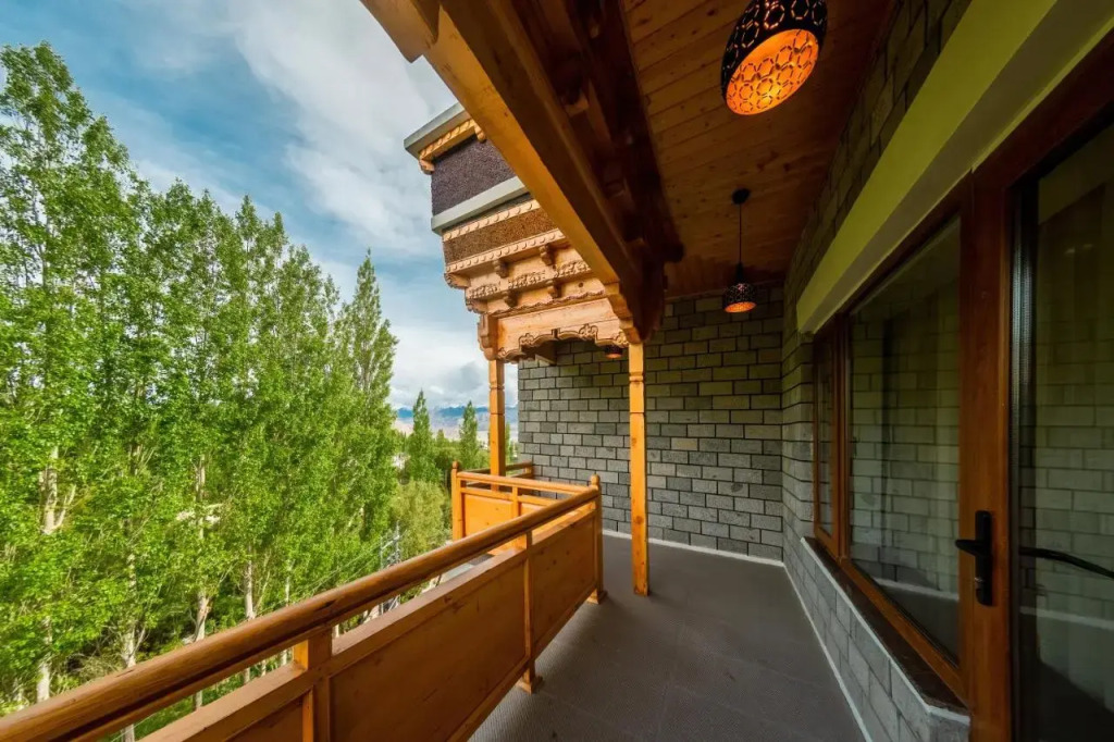 Hotel Gyalpo Residency - A Mountain View Luxury Hotel in Leh