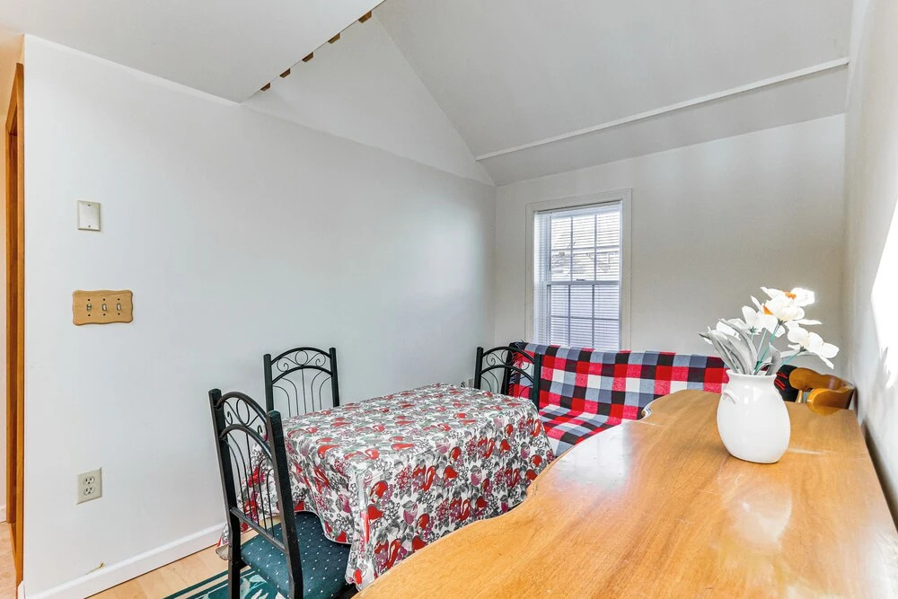 Charming Old Lyme Cottage, Steps to Private Beach!