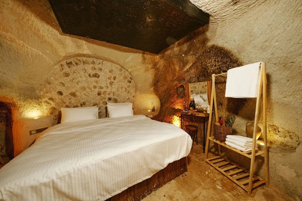 Crassula Cave Hotel