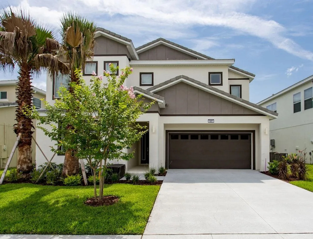Home Theater, Games Room, Pool, Spa & Lake View!!