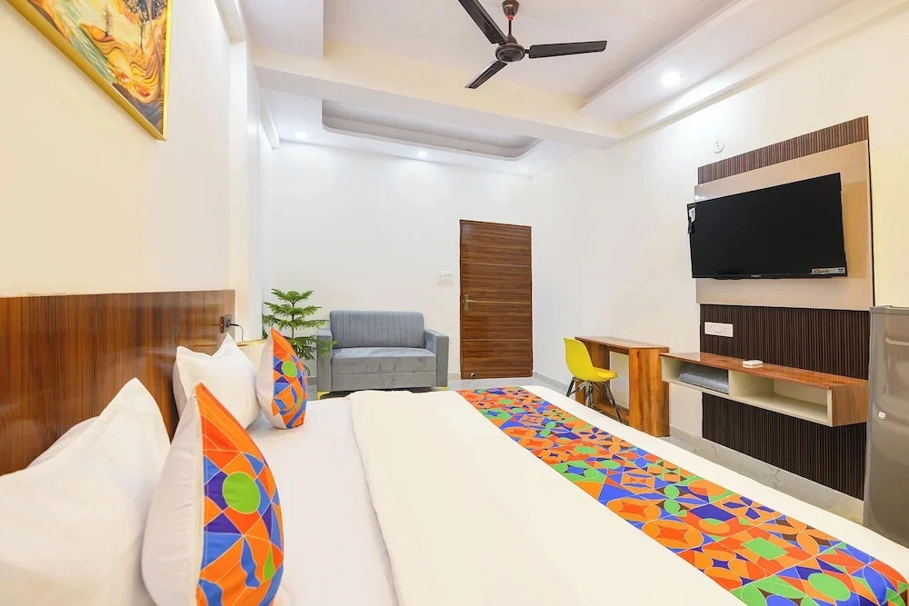 FabHotel 24x Living