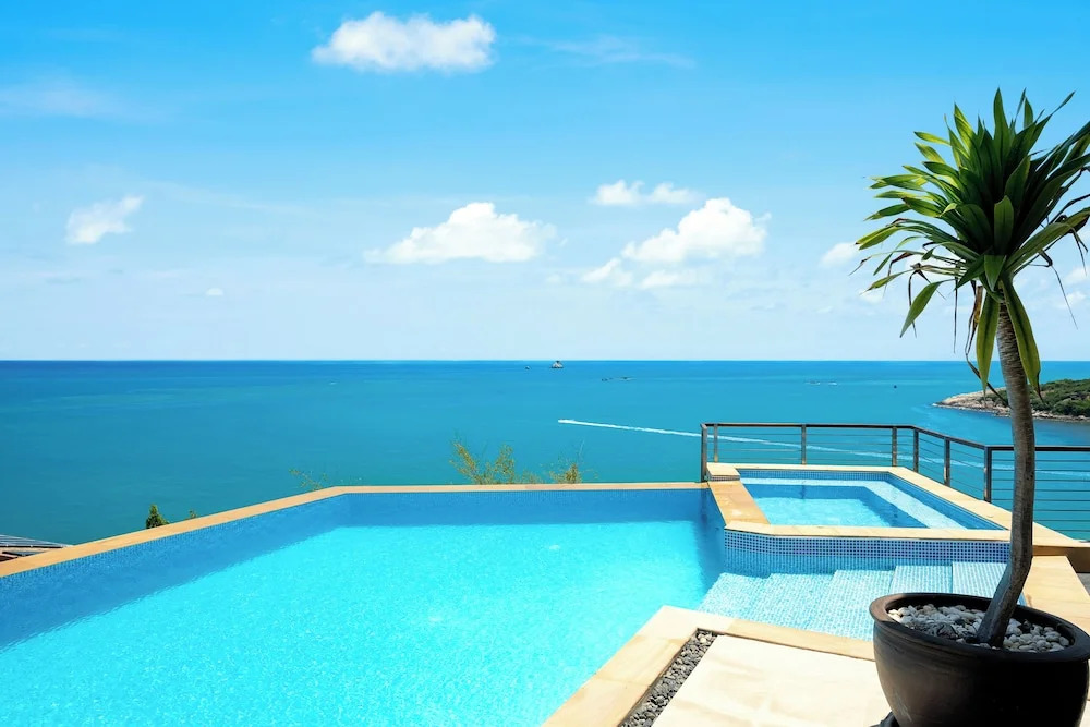 Villa Azure with Infinity Pool