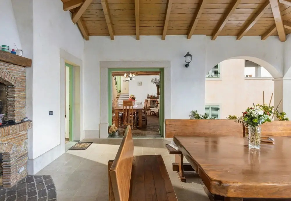 Amazing Pool & Whirlpool Villa Mirna