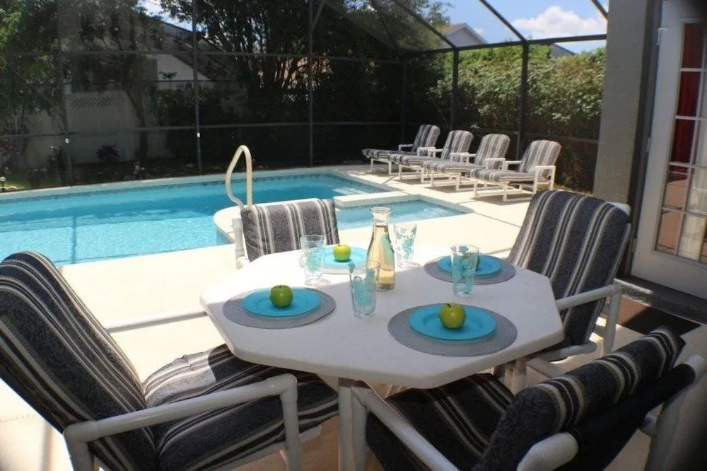 Sun Kissed Delight! Lovely Pool & Spa! 4 Bedroom Home by RedAwning