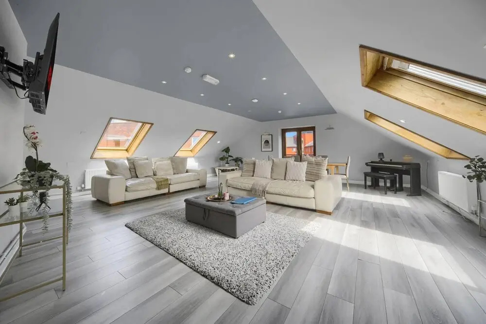 Luxury Penthouse Suite - Swansea Central - Beach