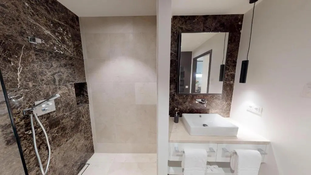 White Pearl Apartment 0.09