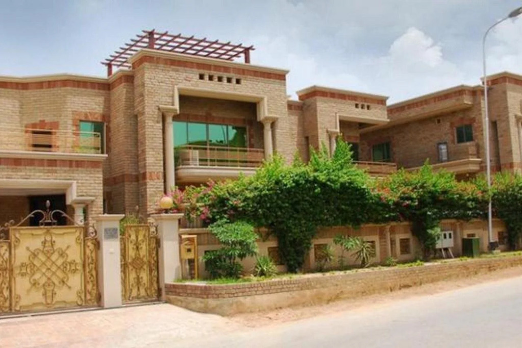 Avari Xpress Residence School Road