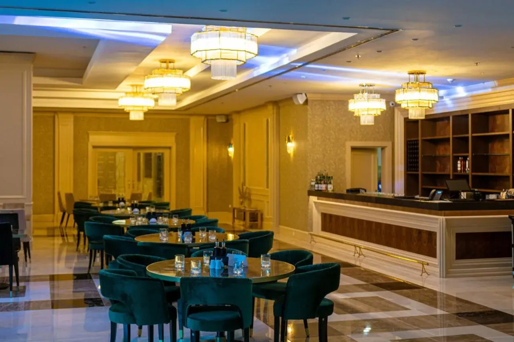 Astoria Grand Hotel