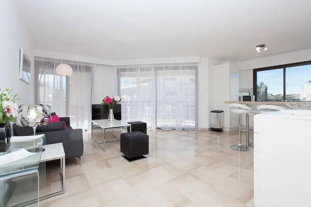 Carlton: New 2 Beds/ 2 Baths W/ Side Sea View