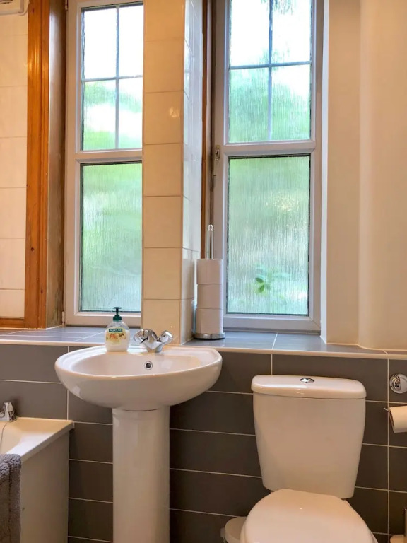 2 Bedroom Fountainbridge Apartment