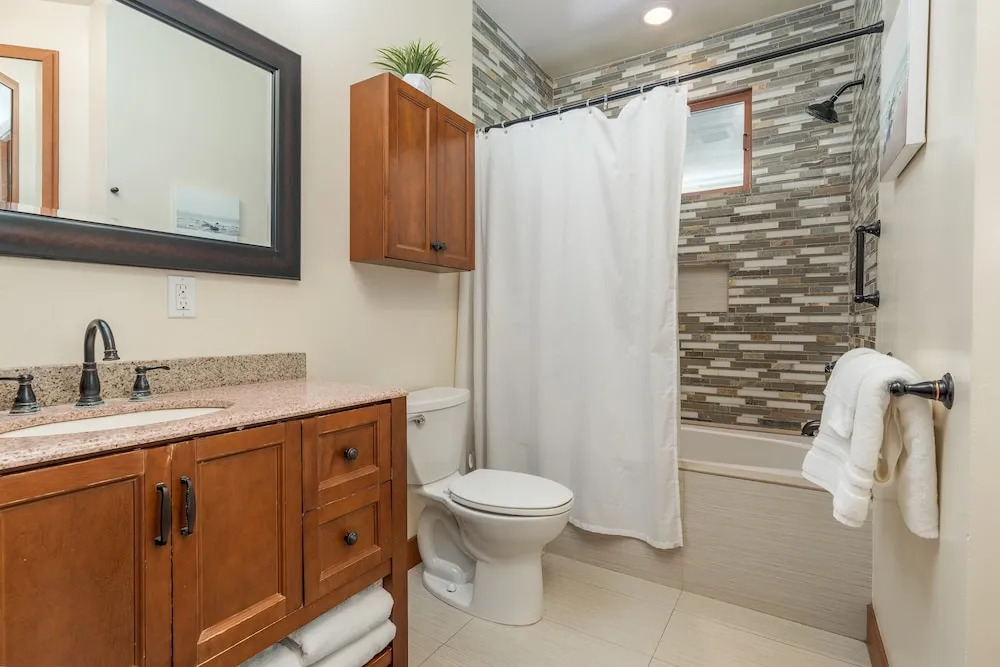 Mauna Pua - A Four Bedroom Vacation Rental Home by RedAwning