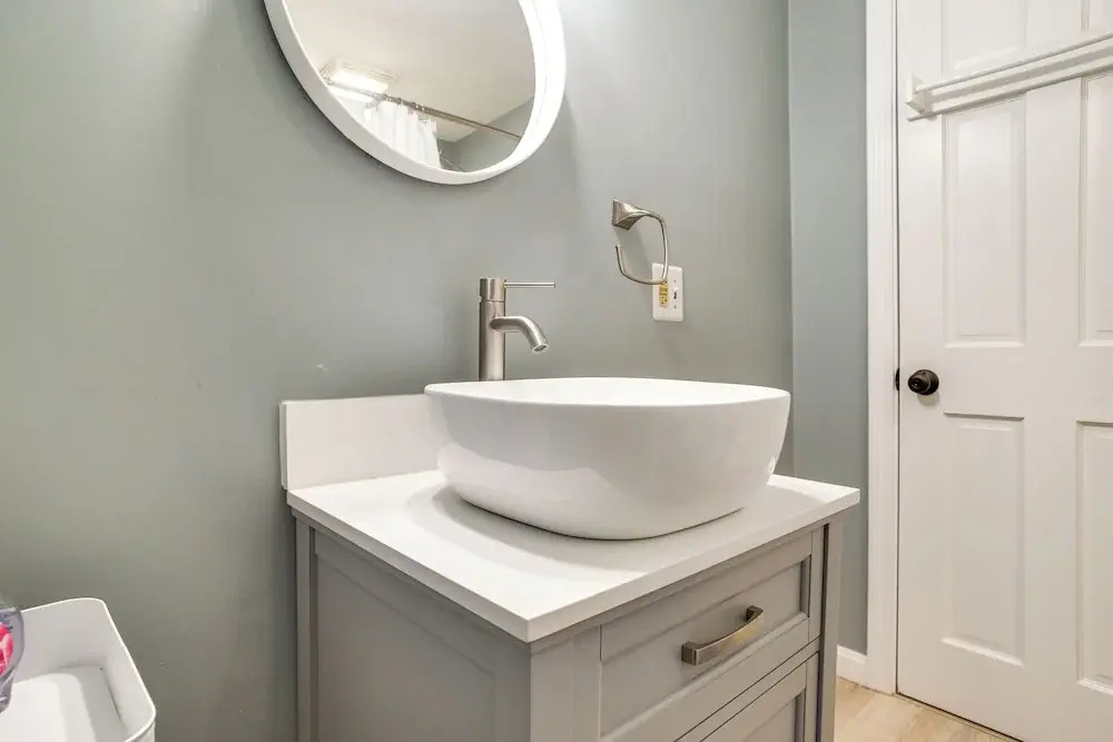 Swim & Fish On-site! Waterfront Cape Cod Cottage
