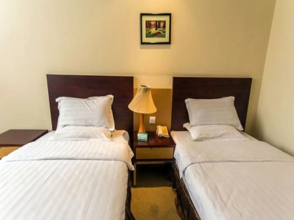 Linglong Neighbourhood Holiday Hotel