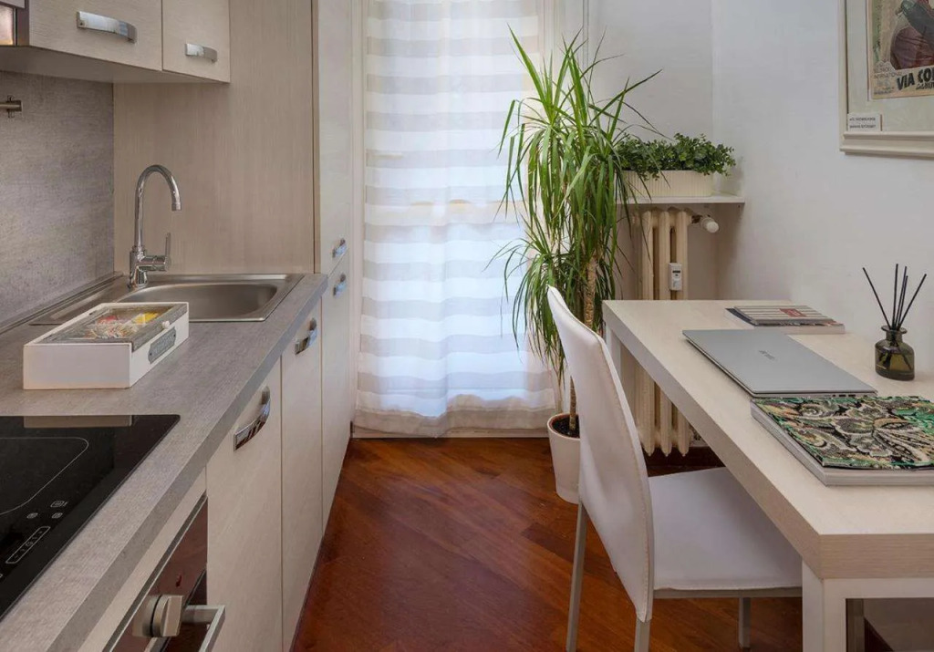 Room Milano via Tortona