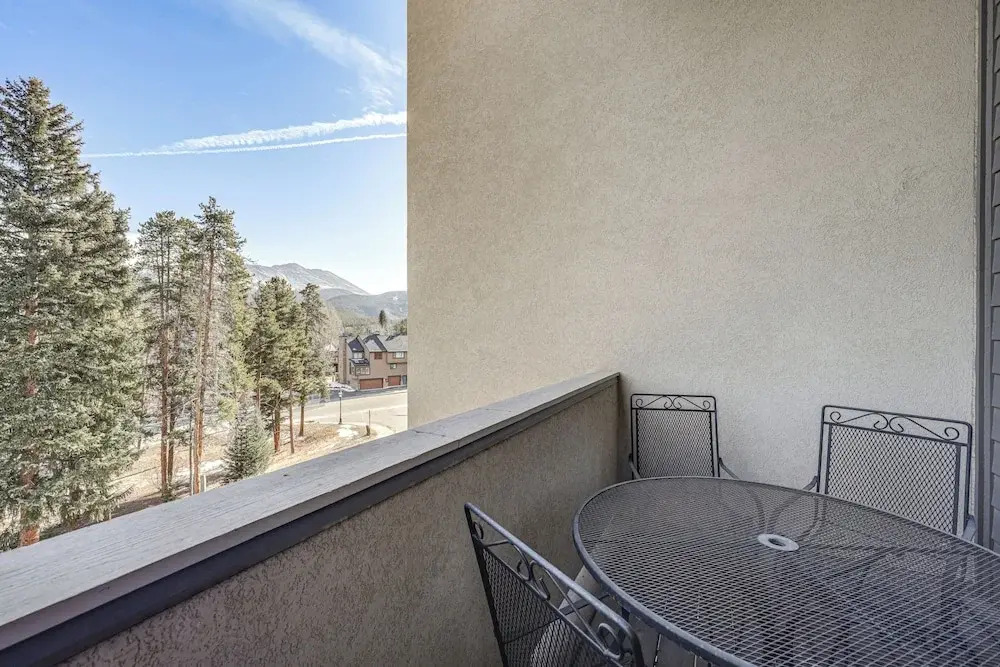 Walk to Chairlifts: Breck Condo w/ Private Patio