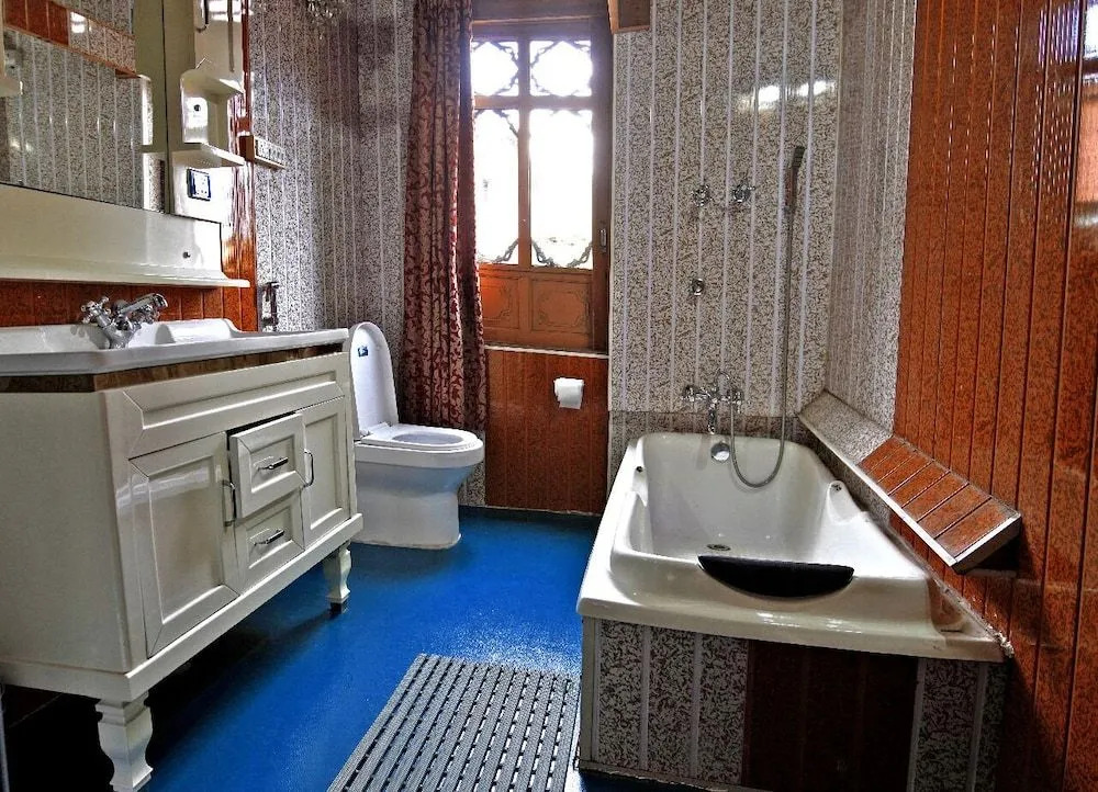 Meena Group houseboats