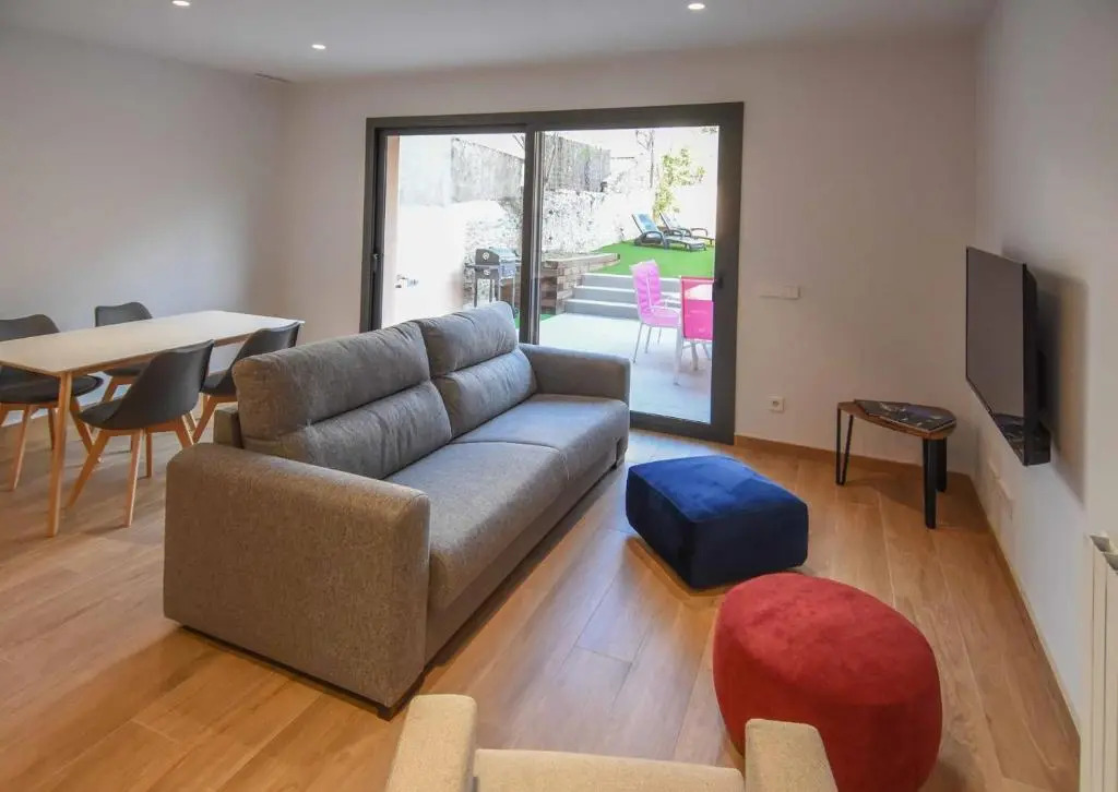 10 apartments in a modern central building with private car parking available