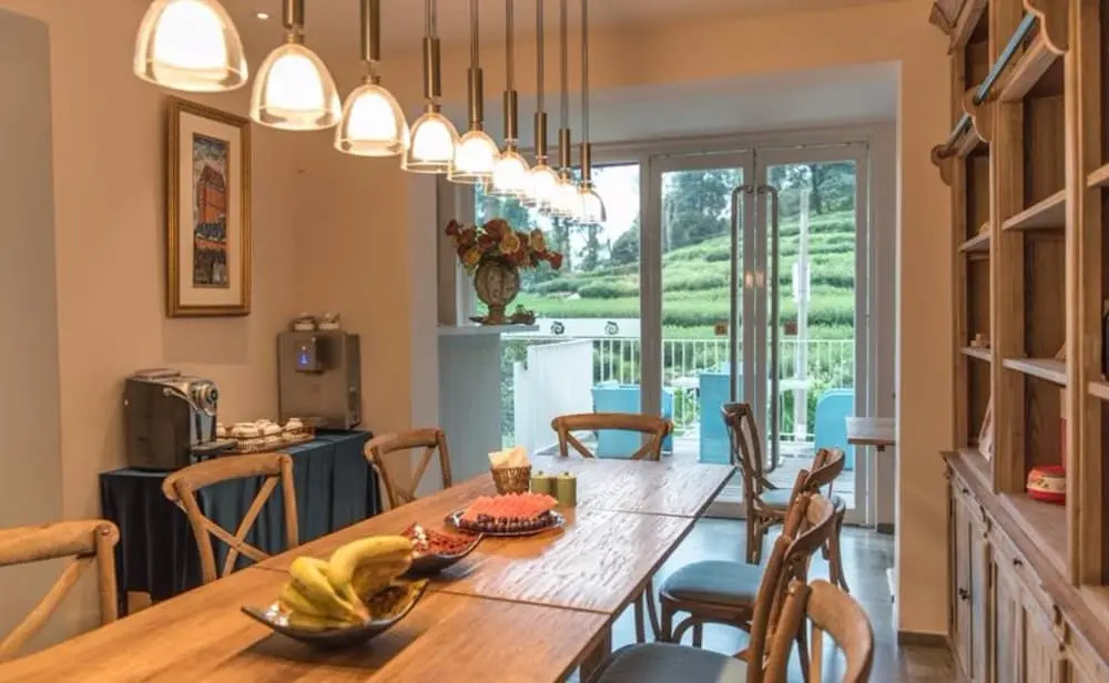 Hangzhou Yunqi Fan Path Blue b&B