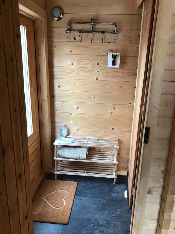 Off Grid Cabin Sleeps 2 Pets Ok 20 min to Dunoon