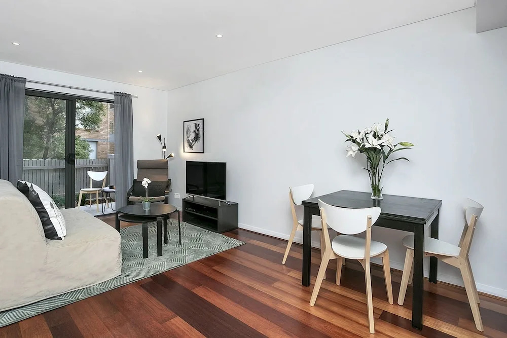 Contemporary Garden Apartment - SINC1