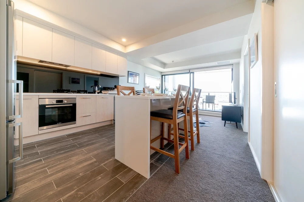 Cbd Brand New Modern Seaview Apt