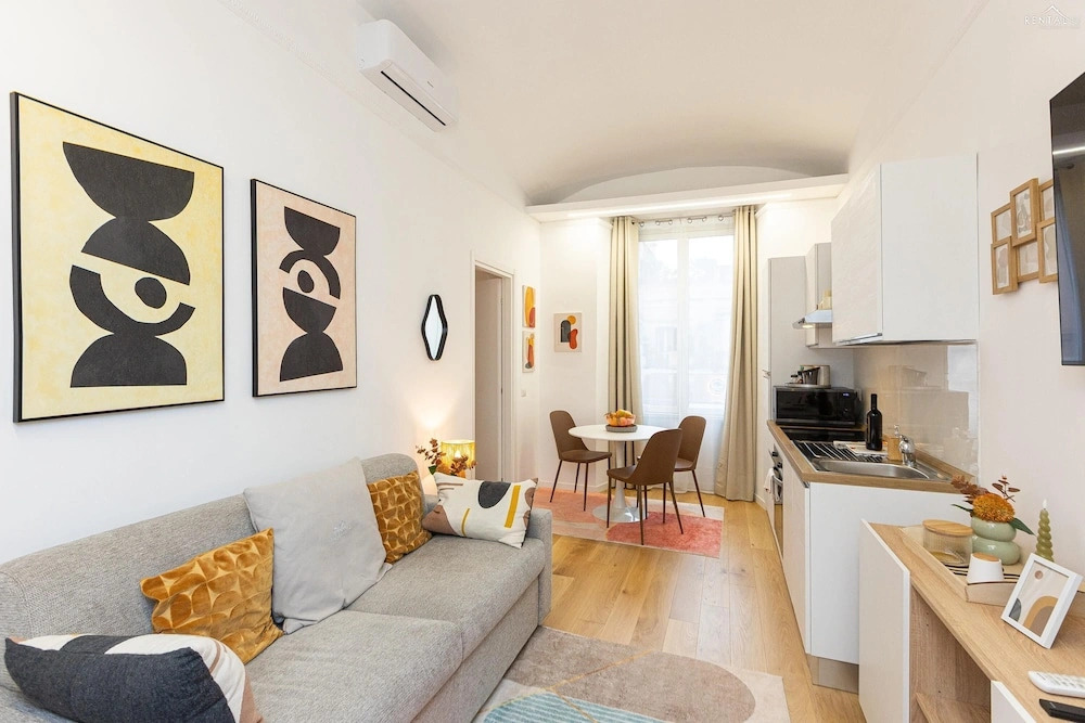 Rental in Rome Vic House