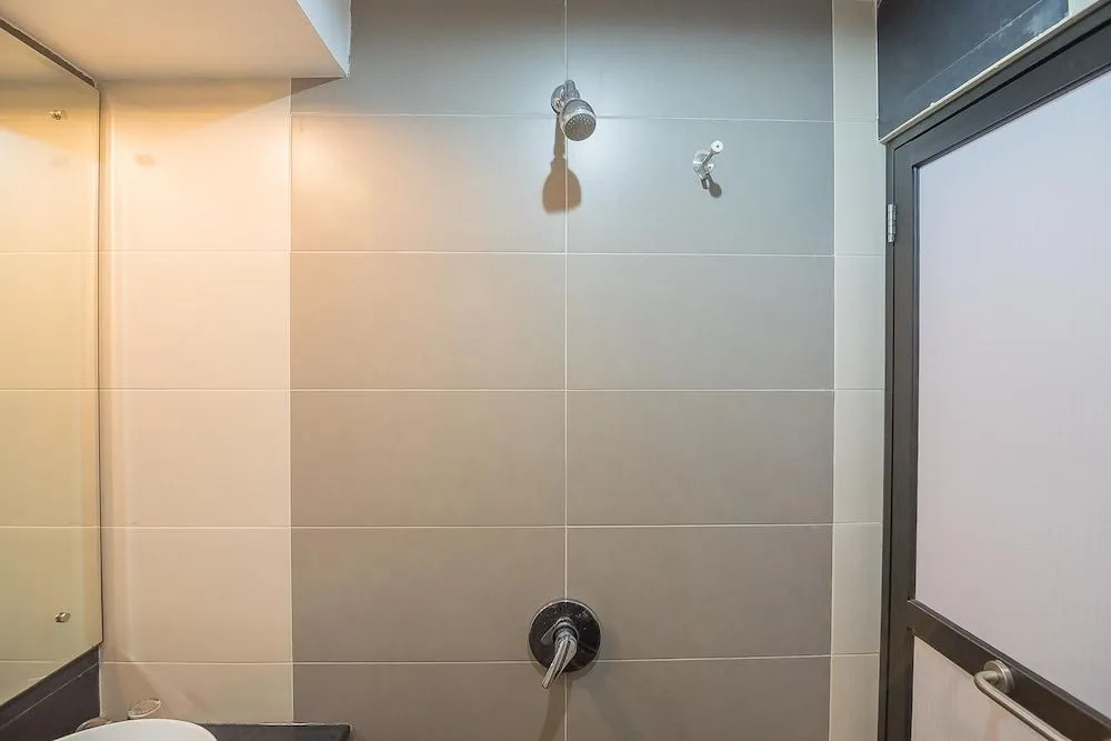 RedDoorz Premium near Harbour Bay Mall Batam 2