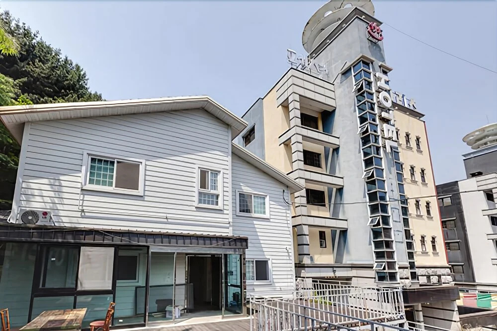 Yangju Aris Pension